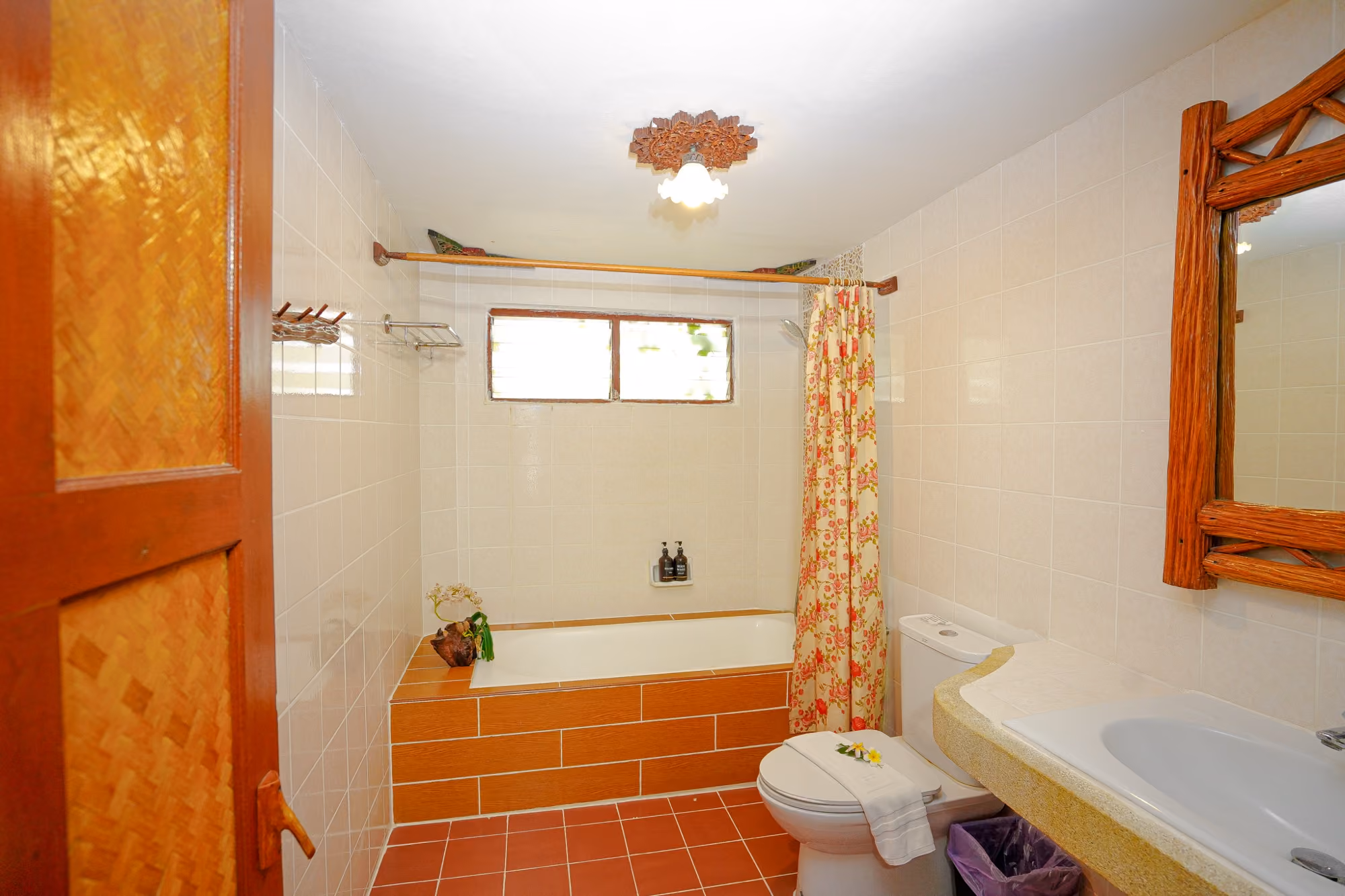 Beachfront Suite Villa — Bathroom 1