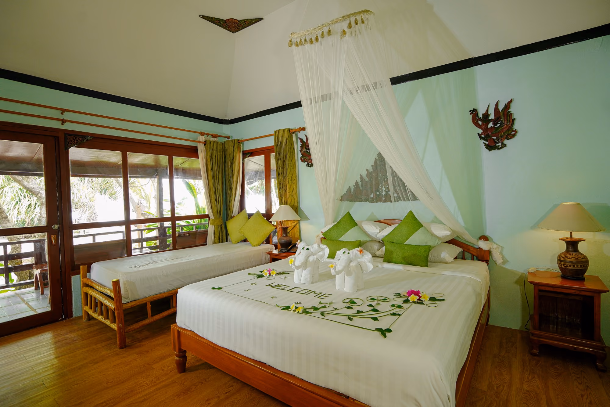 Beachfront Suite Villa — Bedroom 1