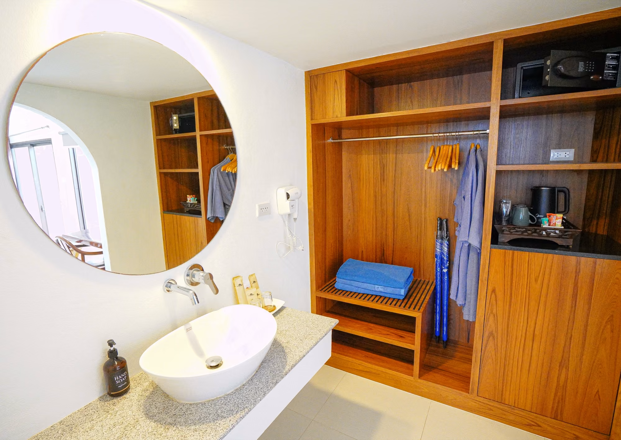 Grand Family Plunge Pool Villa — Bathroom 1
