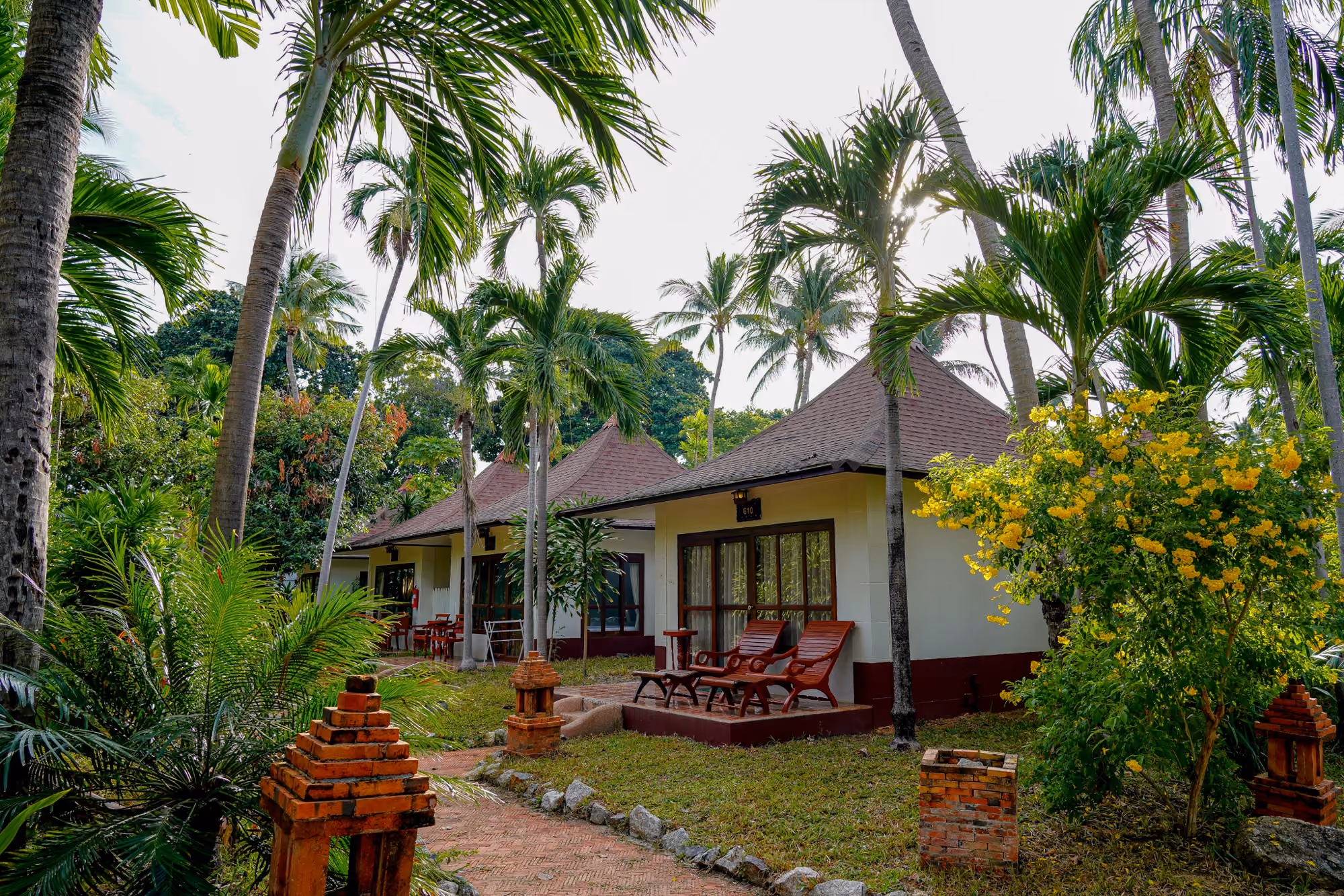 Superior Garden Villa — Terrace & garden 4